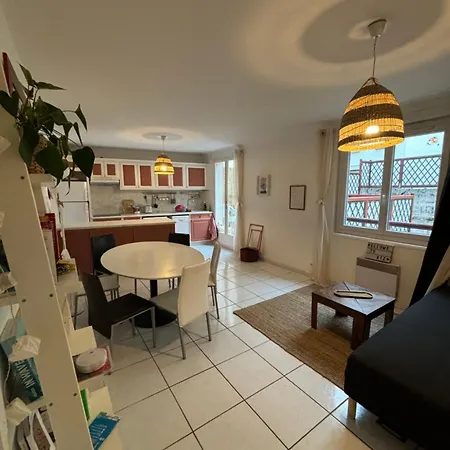Apartment 3 Pieces Lumineux Avec Terrasse Au Port-vieux