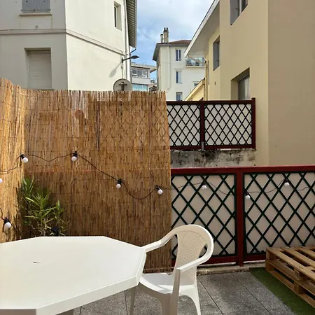Апартаменты 3 Pieces Lumineux Avec Terrasse Au Port-vieux